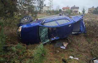 Samsun'da devrilen otomobilin sürücüsü yaralandı