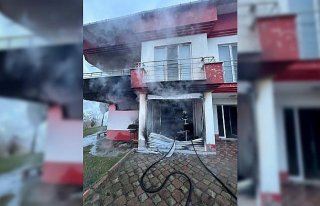 Samsun'da yangın çıkan binada hasar oluştu