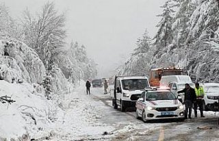Sinop'ta kar ve şiddetli rüzgar etkili oluyor