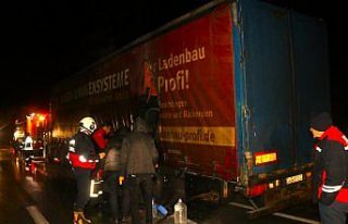 Taşova’da tırın dorsesinde çıkan yangın maddi...