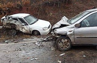 Tokat'ta iki otomobilin çarpıştığı kazada 1...