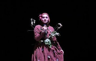 Trabzon'da üniversite öğrencileri şiir okudu