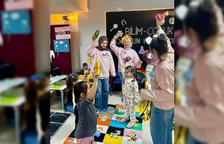 Üniversiteliler, anaokulu öğrencileriyle “Bilim-Çocuk...
