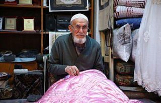 Yorgancı Şerafettin dede 72 yıldır iğnesini elinden...
