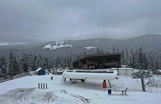 Yurduntepe Kayak Merkezi'nde kar yağışı etkili...