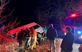 Bartın'da devrilen minibüsteki 4 kişi yaralandı