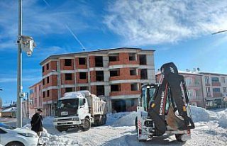 Başçiftlik'te karla mücadele çalışmaları...