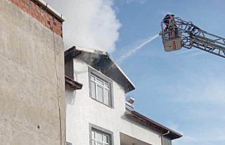 Boyabat’ta bir binanın çatısında çıkan yangın...