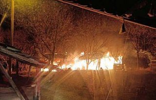 Boyabat'ta müstakil evin garajında çıkan yangında...