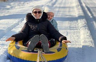 Düzce'de çocuklar yılın ilk gününde beyaz...