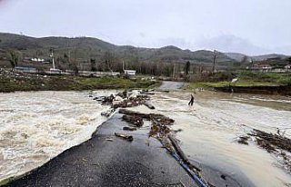 Düzce'de sağanakla su seviyesi yükselen çay...