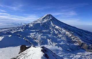 İzmirli 4 dağcı, Küçükağrı Dağı'na...