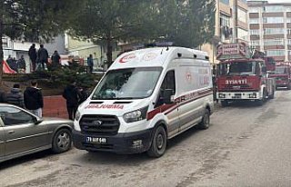 Karabük'te apartmanda çıkan yangında mahsur...
