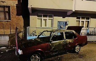 Karabük'te park halindeki otomobil yandı