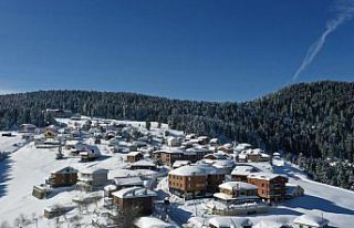 Karla kaplanan Kulakkaya Yaylası eşsiz manzarasıyla...