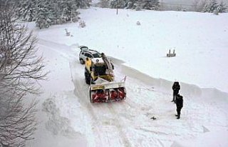 Kastamonu'da ekipler yeni yıla köy yollarını...