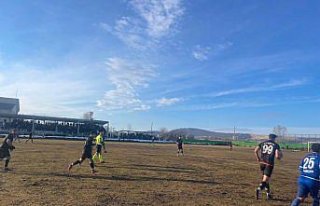 Ladik Belediyespor sahasında Lider Çankırıspor’u...