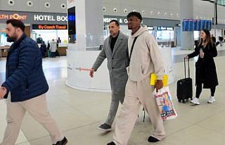 Nijeryalı futbolcu Chibuike Nwaiwu, Trabzonspor için...