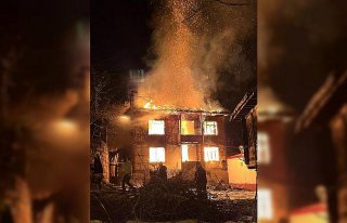 Ordu'da çıkan yangında iki katlı ev kullanılmaz...