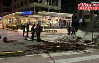 Samsun'da kuvvetli rüzgar nedeniyle binanın...