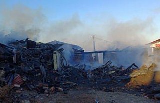 Samsun'da iki ev yangın sonucu kullanılamaz...