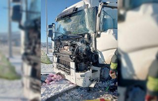 Samsun'da üç aracın karıştığı trafik...