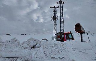 Tokat Başçiftlik Kayak Merkezi kar yağışının...