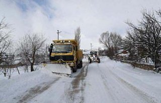 Tokat Valisi Köklü, kapanan köy yollarını açan...