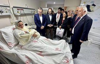 Trabzon'da yeni yılın ilk bebeği suda doğumla...