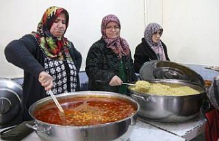 Amasya'da Boraboy köyü sakinleri iftarı evlerinde...
