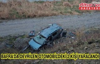 Bafra'da devrilen otomobildeki 2 kişi yaralandı