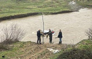 Bolu'da çaya düşen otomobil 500 metre sürüklendi