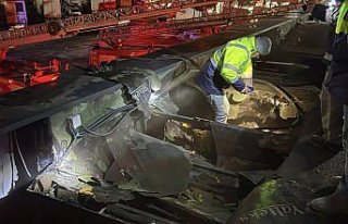 Bolu'da dinlenme tesisinin çatısında çıkan...