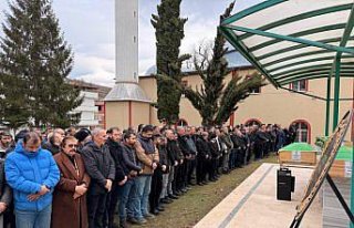 Cenazesine gittikleri kişiyle yan yana defnedildiler