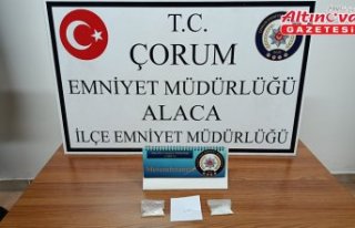 Çorum'da uyuşturucu bulunan araçtaki 2 kişi...