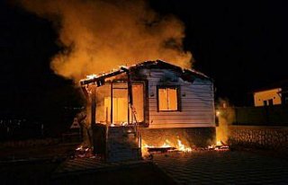 Çorum'da yangın çıkan bağ evi kullanılamaz...