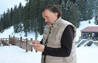 Ilgaz Dağı'ndaki kayak merkezinde vatandaşlar,...