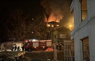 Karabük'te 3 katlı müstakil evde çıkan yangın...