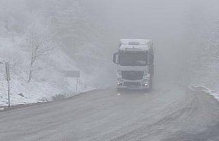 Karabük'ün yüksek kesimlerinde kar ve sis...