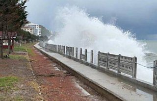 Kastamonu'nun İnebolu ilçesinde fırtına sahilde...