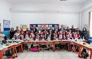 Marmarabirlik Bursalı öğrencileri mutfak atölyesinde...