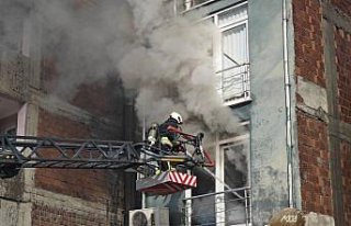 Yakakent'te pansiyonda çıkan yangın söndürüldü