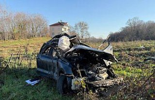 Bafra'da tarlaya devrilen otomobilin sürücüsü...