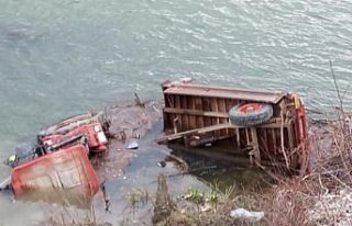 Bafra'da traktörün nehre devrilmesi sonucu...