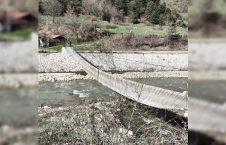 Sinop'ta rüzgar nedeniyle dönen asma ahşap...
