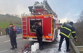 Sinop'ta seyir halindeki kamyonda çıkan yangın...