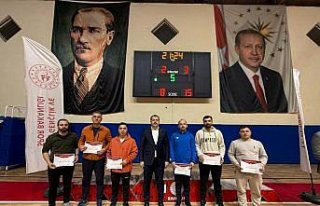 Tıp Bayramı Voleybol Turnuvası'nda kupa ve...