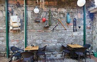 Tırmandığı zirvelerden topladığı taşları...