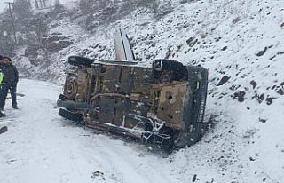 Tokat'ta devrilen otomobildeki 4 kişi yaralandı