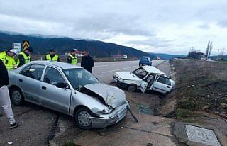 Tokat'ta iki otomobilin çarpıştığı kazada...